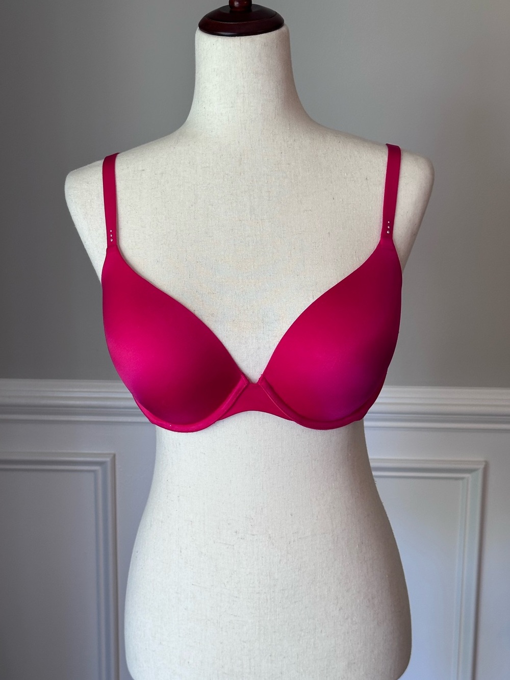 Victoria’s Secret Bright Pink BioFit Demi Uplift Bra size 36D